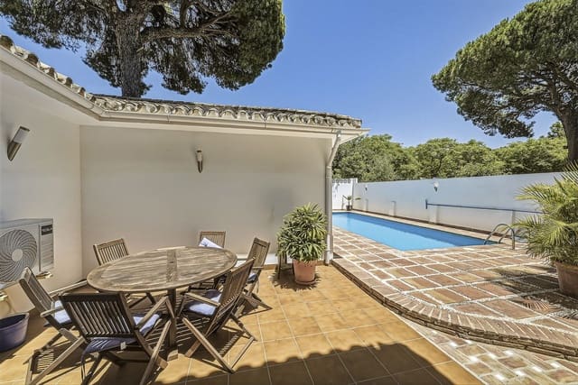 4 camera da letto Villa in vendita in El Rosario, Marbella con piscina garage - 1.380.000 € (Rif: 9922734)
