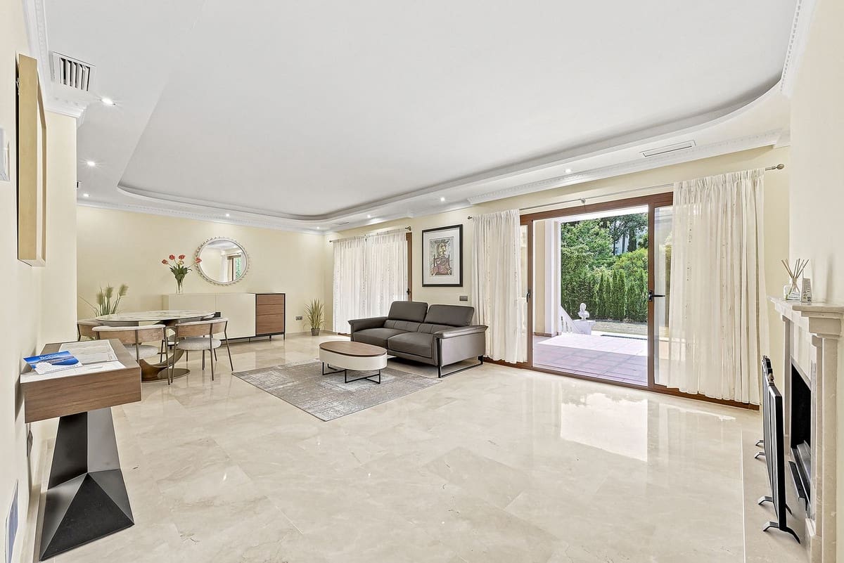 4 bedroom Villa for sale in Marbella with pool garage - € 1,600,000 (Ref: 9922886)