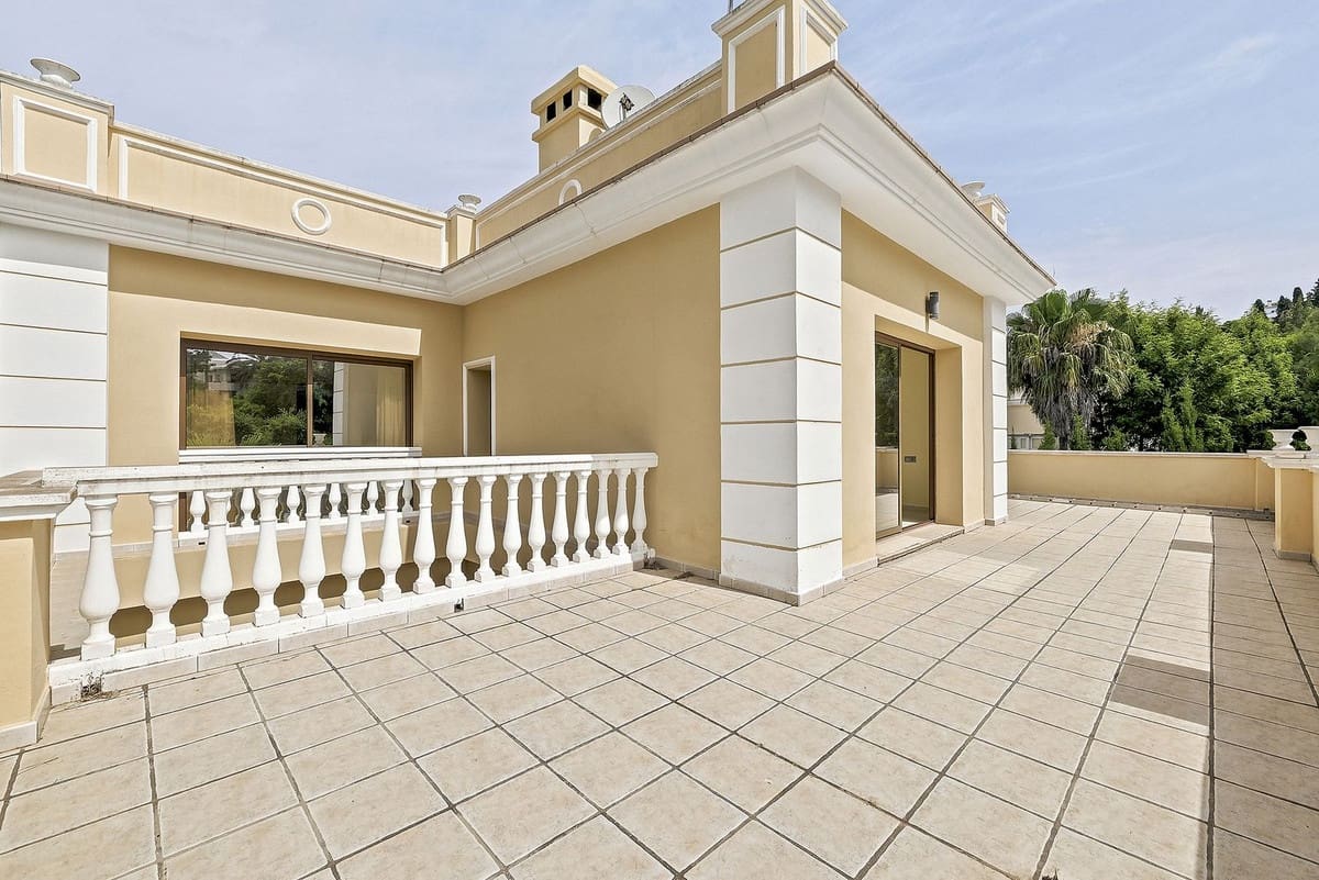 4 bedroom Villa for sale in Marbella with pool garage - € 1,600,000 (Ref: 9922886)