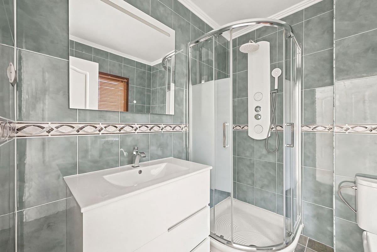 4 bedroom Villa for sale in Marbella with pool garage - € 1,600,000 (Ref: 9922886)