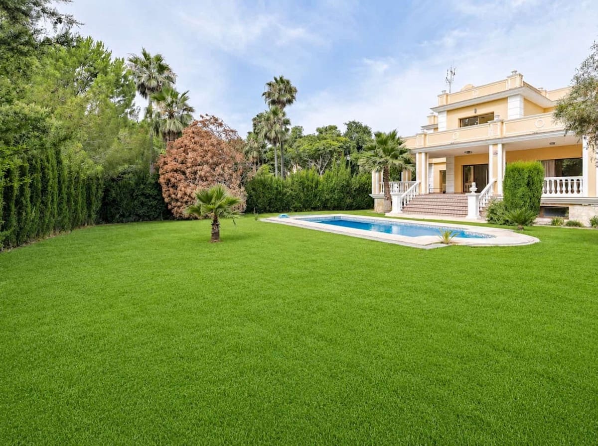 4 bedroom Villa for sale in Marbella with pool garage - € 1,600,000 (Ref: 9922886)