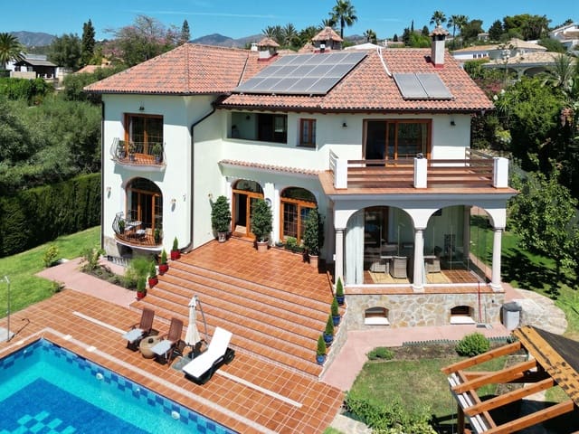 5 makuuhuone Huvila myytävänä paikassa El Rosario, Marbella mukana uima-altaan 
autotalli - 2 490 000 € (Ref: 9935215)