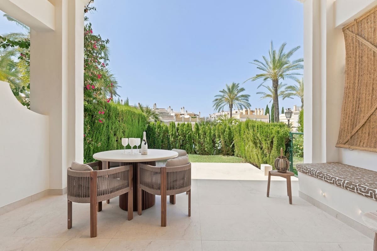 3 soveværelse Byhus til salg i Bahia de Marbella med swimmingpool garage - € 1.725.000 (Ref: 9946746)