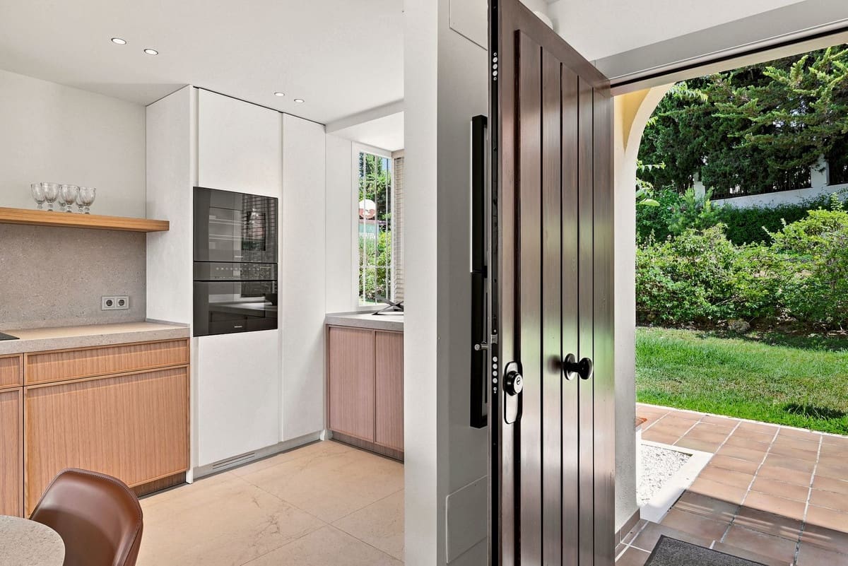 3 soveværelse Byhus til salg i Bahia de Marbella med swimmingpool garage - € 1.725.000 (Ref: 9946746)