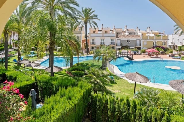 3 soveværelse Byhus til salg i Bahía de Marbella, Marbella med swimmingpool garage - € 1.725.000 (Ref: 9946746)