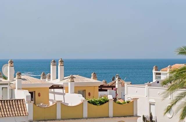 3 soverom Hus til salgs i Bahía de Marbella, Marbella med svømmebasseng garasje - € 1 725 000 (Ref: 9946746)