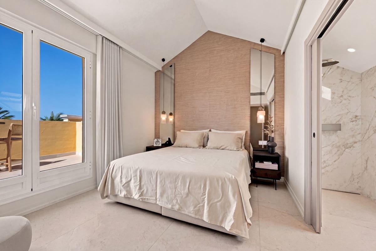 3 bedroom Townhouse for sale in Bahia de Marbella with pool garage - € 1,725,000 (Ref: 9946746)