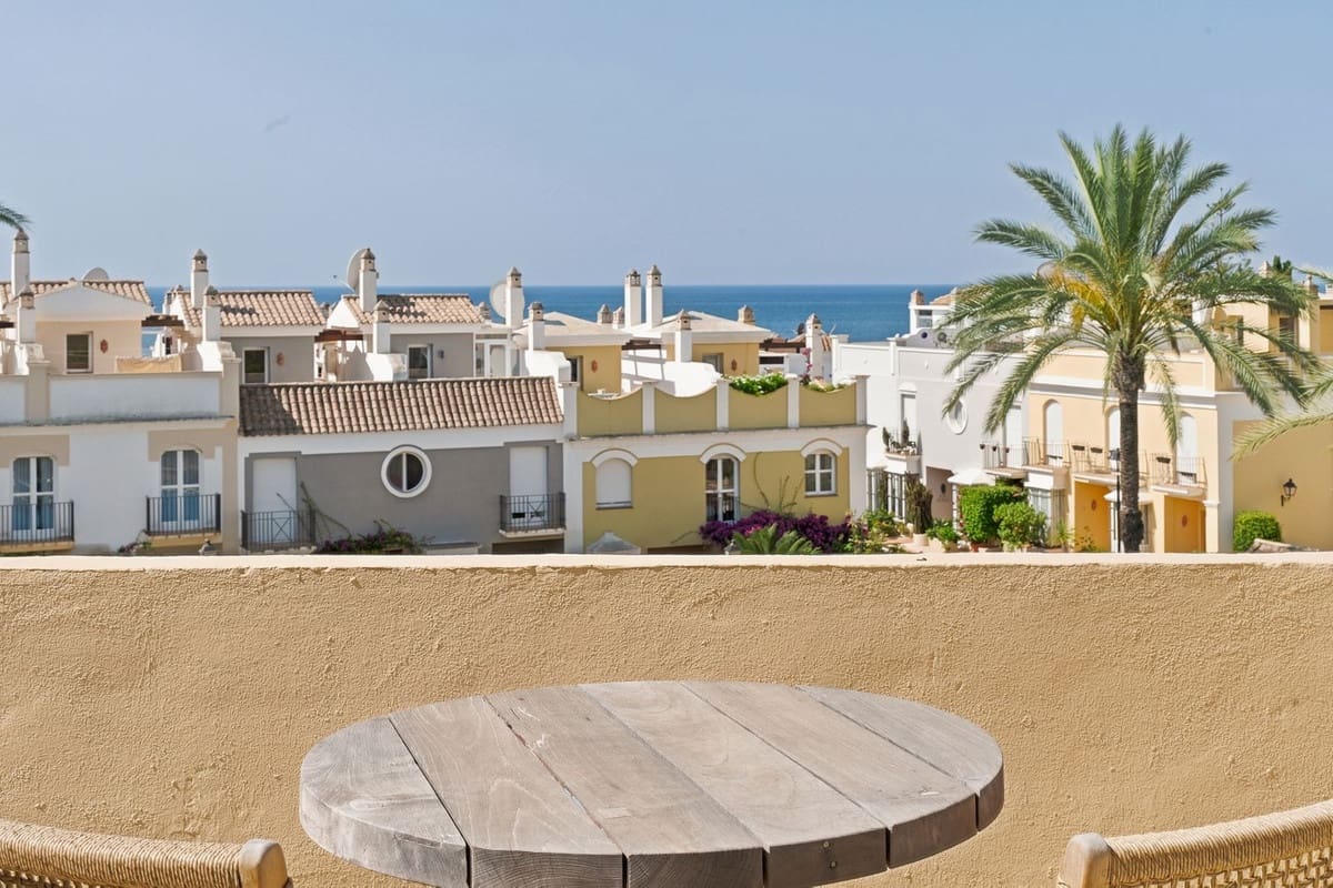3 bedroom Townhouse for sale in Bahia de Marbella with pool garage - € 1,725,000 (Ref: 9946746)