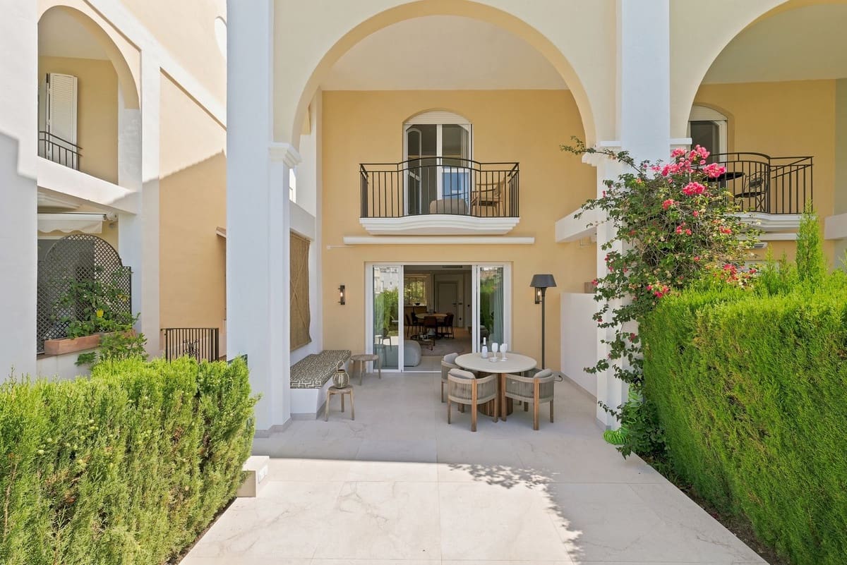 3 bedroom Townhouse for sale in Bahia de Marbella with pool garage - € 1,725,000 (Ref: 9946746)