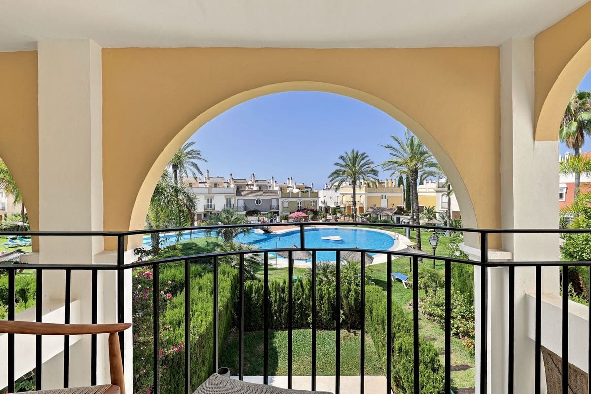 3 bedroom Townhouse for sale in Bahia de Marbella with pool garage - € 1,725,000 (Ref: 9946746)