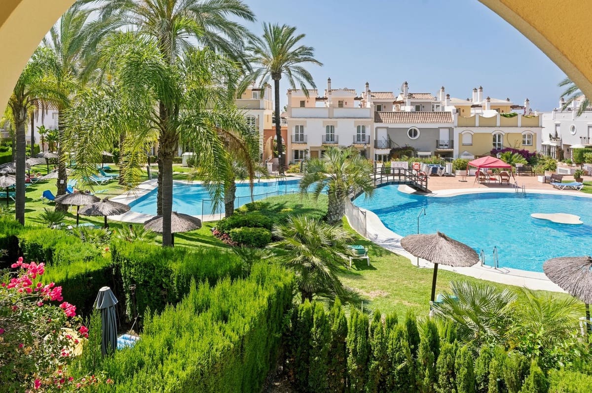 3 bedroom Townhouse for sale in Bahia de Marbella with pool garage - € 1,725,000 (Ref: 9946746)