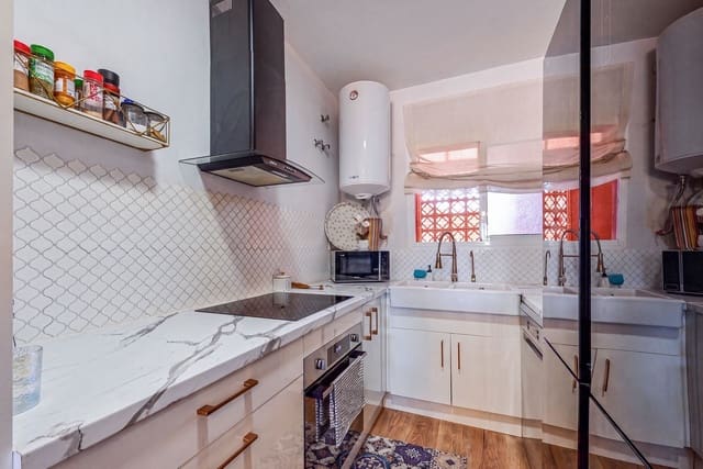 2 sovrum Lägenhet till salu i La Reserva, Marbella med pool garage - 346 000 € (Ref: 9953437)