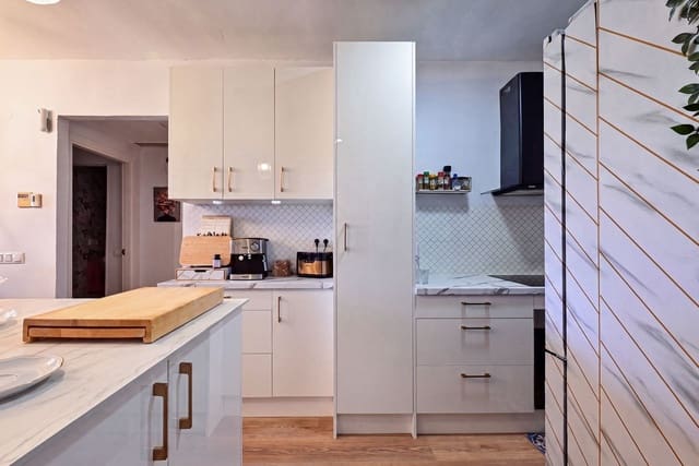 2 sovrum Lägenhet till salu i La Reserva, Marbella med pool garage - 346 000 € (Ref: 9953437)