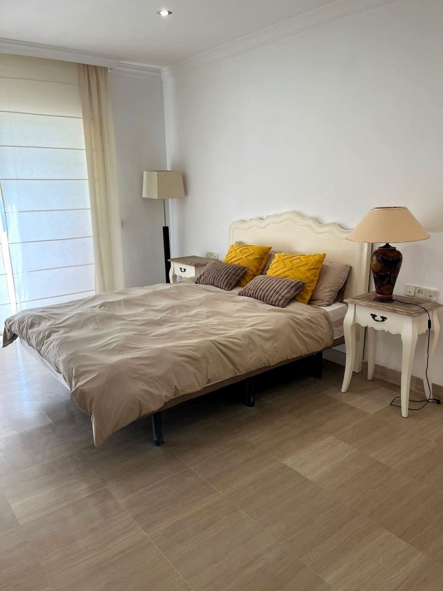 3 sypialnia Apartament na sprzedaż w Bahia de Marbella z basenem - 650 000 € (Ref: 9973837)