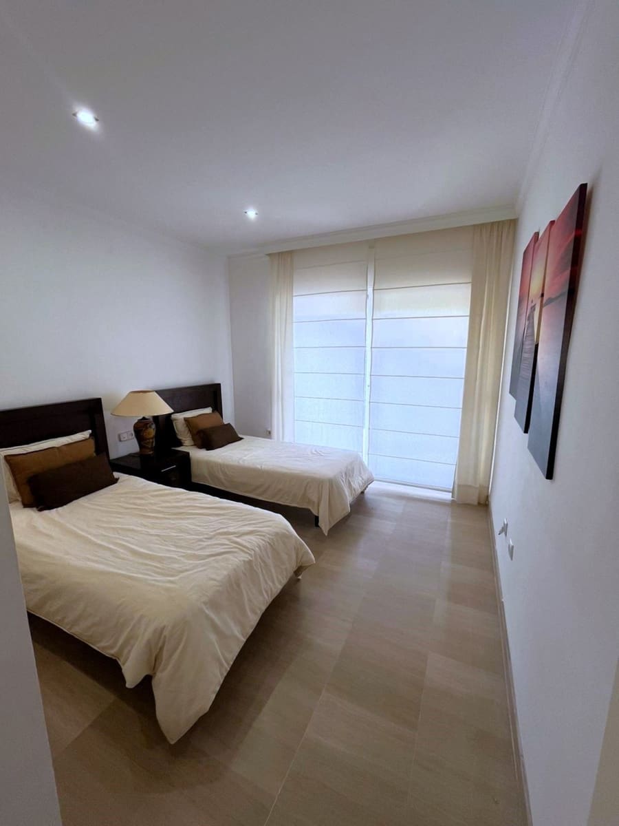 3 sypialnia Apartament na sprzedaż w Bahia de Marbella z basenem - 650 000 € (Ref: 9973837)