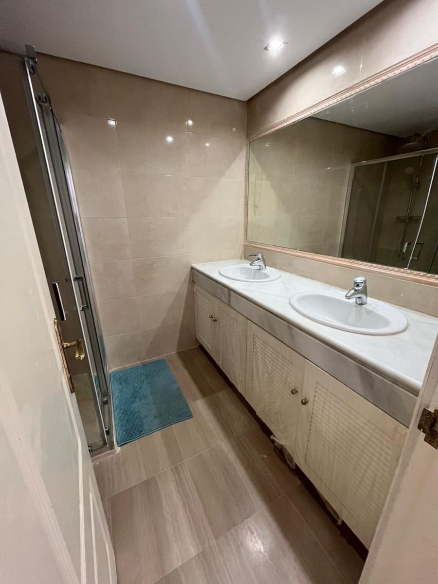 3 sypialnia Apartament na sprzedaż w Bahia de Marbella z basenem - 650 000 € (Ref: 9973837)