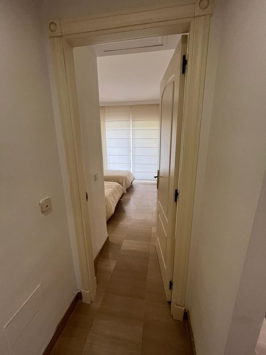 3 sypialnia Apartament na sprzedaż w Bahia de Marbella z basenem - 650 000 € (Ref: 9973837)
