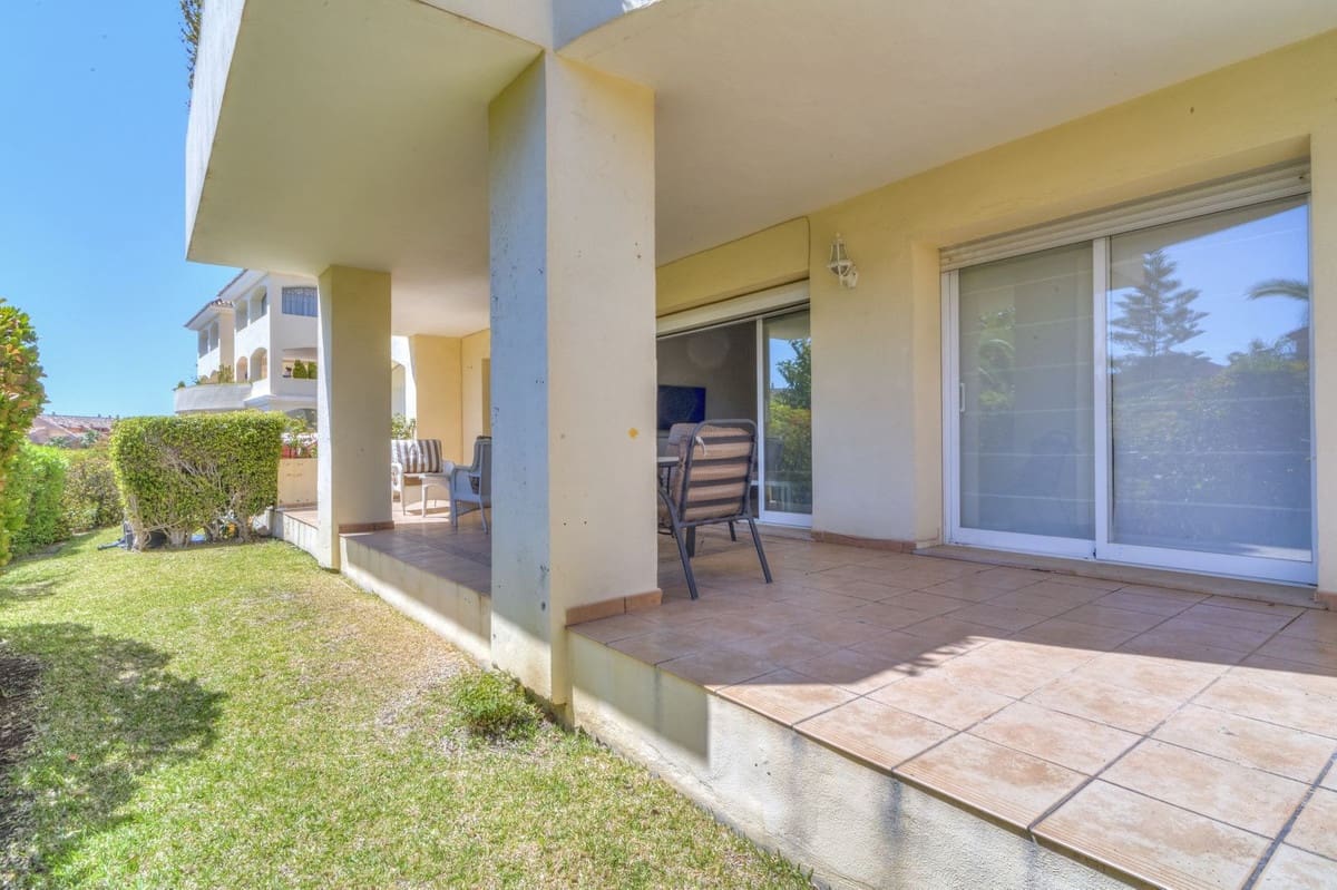 3 sypialnia Apartament na sprzedaż w Bahia de Marbella z basenem - 650 000 € (Ref: 9973837)