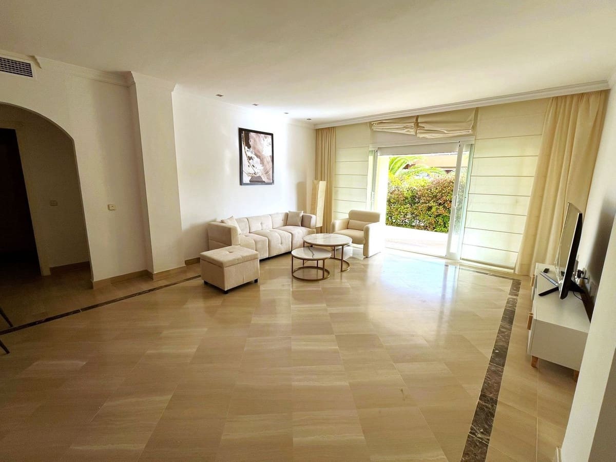 3 sypialnia Apartament na sprzedaż w Bahia de Marbella z basenem - 650 000 € (Ref: 9973837)