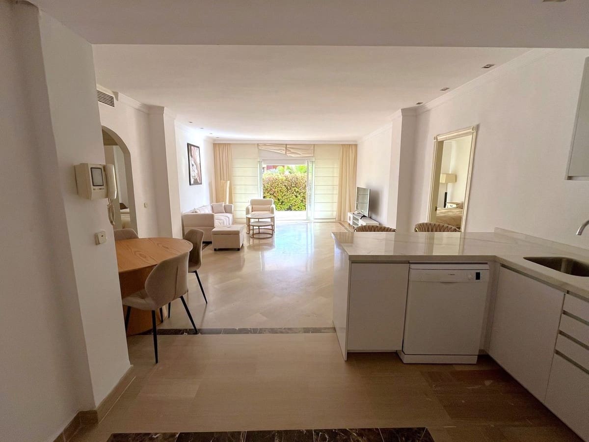 3 sypialnia Apartament na sprzedaż w Bahia de Marbella z basenem - 650 000 € (Ref: 9973837)