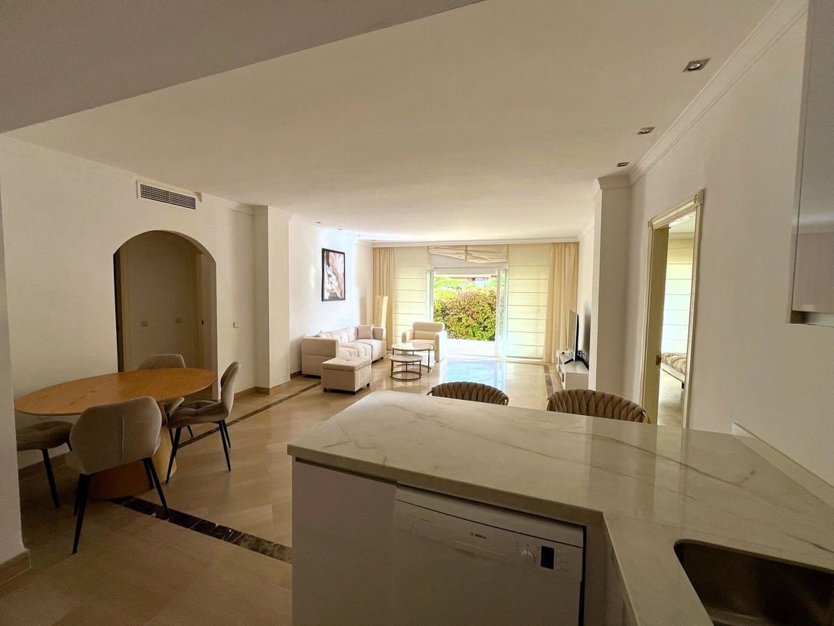 3 sypialnia Apartament na sprzedaż w Bahia de Marbella z basenem - 650 000 € (Ref: 9973837)