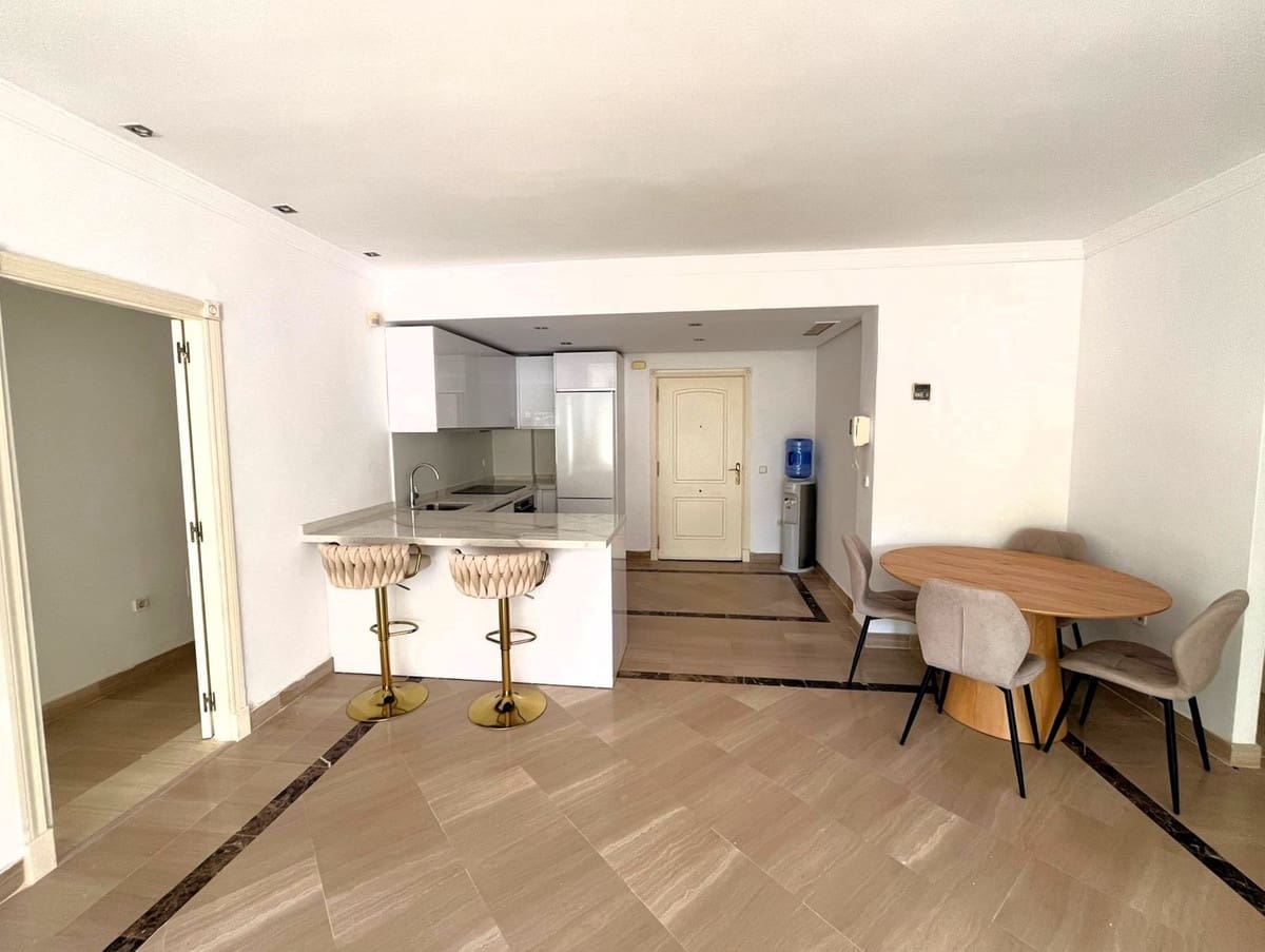 3 sypialnia Apartament na sprzedaż w Bahia de Marbella z basenem - 650 000 € (Ref: 9973837)