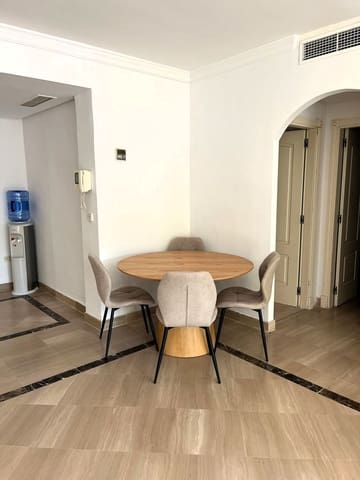 Apartamento de 3 habitaciones en Bahía de Marbella, Marbella en venta con piscina - 650.000 € (Ref: 9973837)