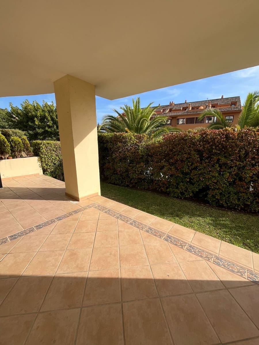 3 sypialnia Apartament na sprzedaż w Bahia de Marbella z basenem - 650 000 € (Ref: 9973837)