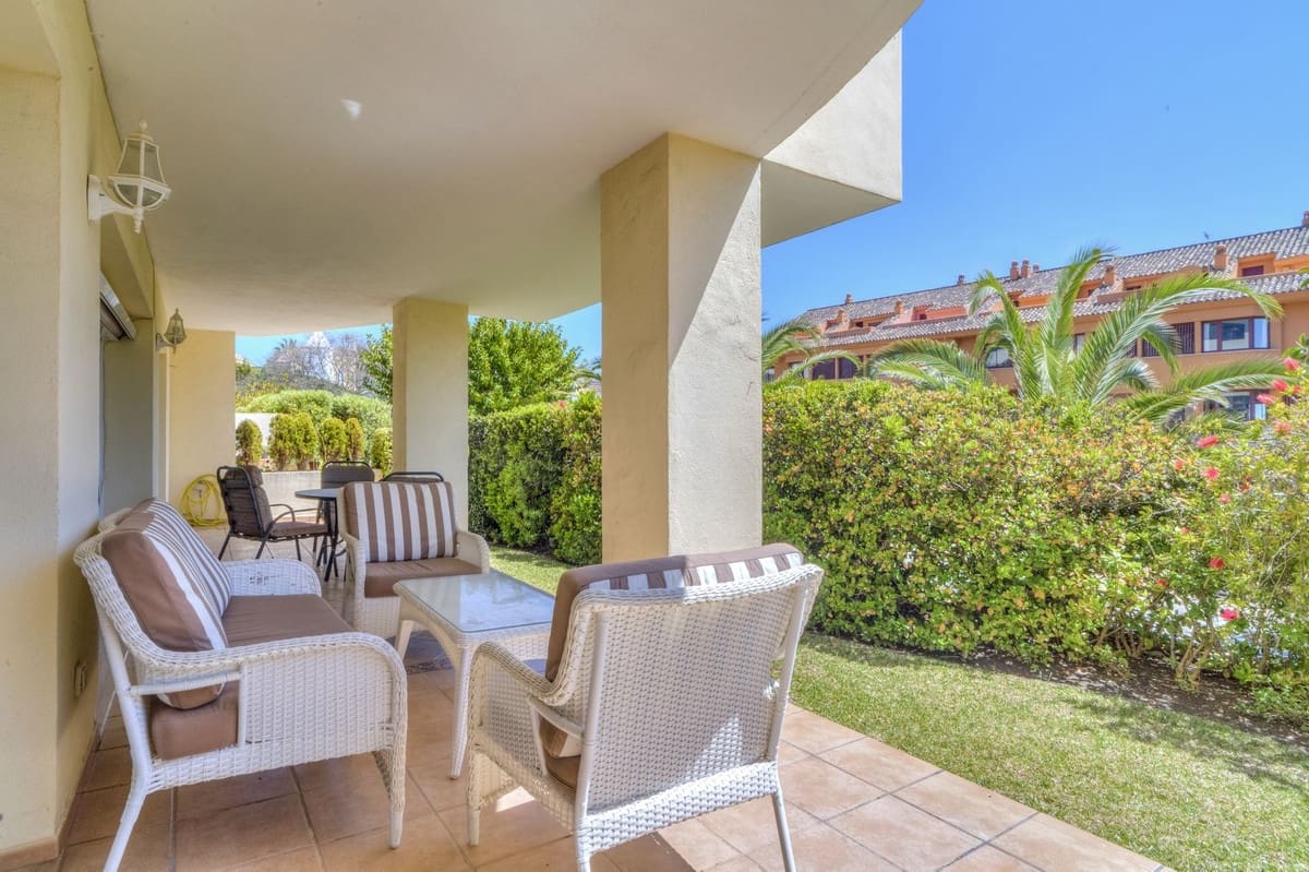 3 sypialnia Apartament na sprzedaż w Bahia de Marbella z basenem - 650 000 € (Ref: 9973837)