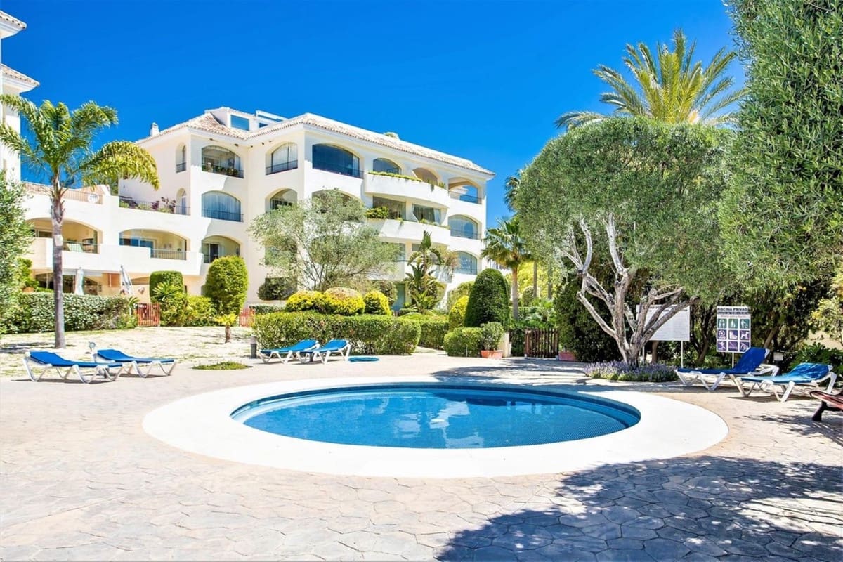 3 sypialnia Apartament na sprzedaż w Bahia de Marbella z basenem - 650 000 € (Ref: 9973837)