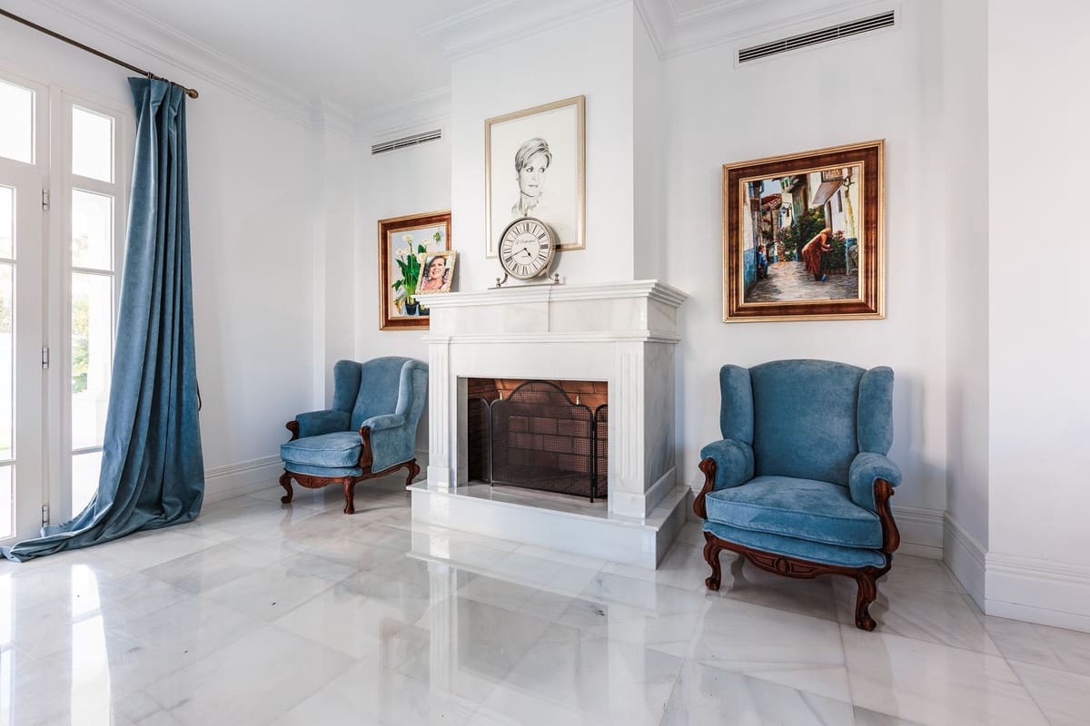 13 soverom Villa til salgs i Marbella med svømmebasseng garasje - € 4 400 000 (Ref: 9976425)