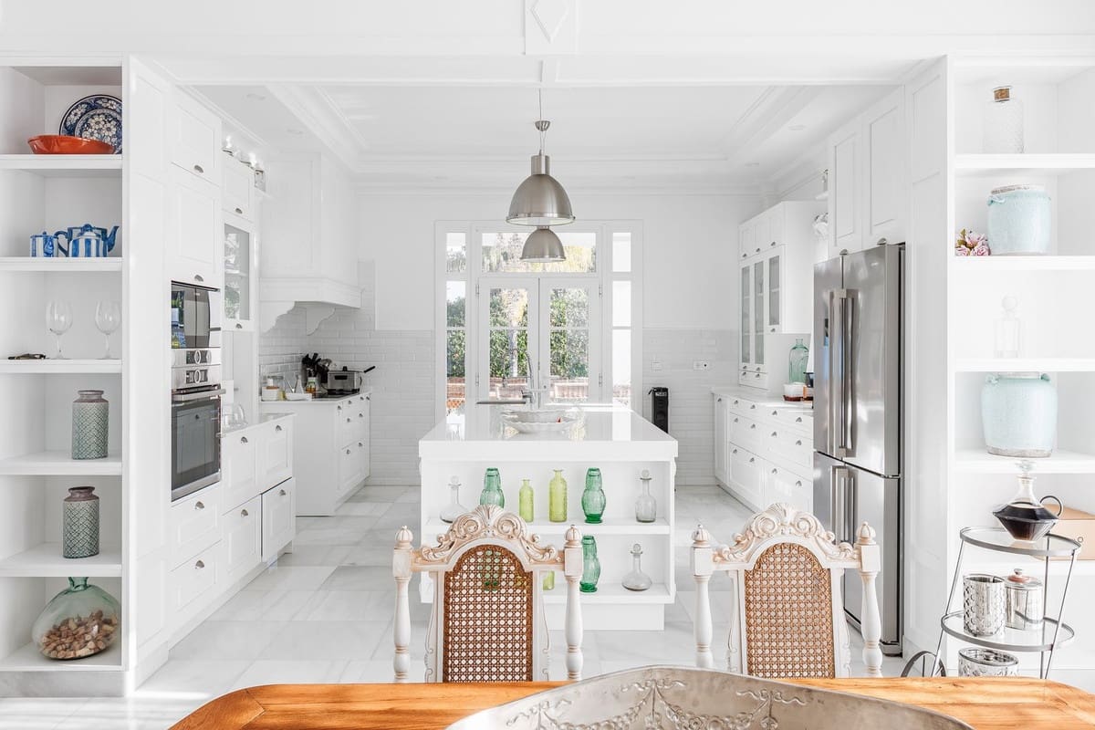 13 soverom Villa til salgs i Marbella med svømmebasseng garasje - € 4 400 000 (Ref: 9976425)