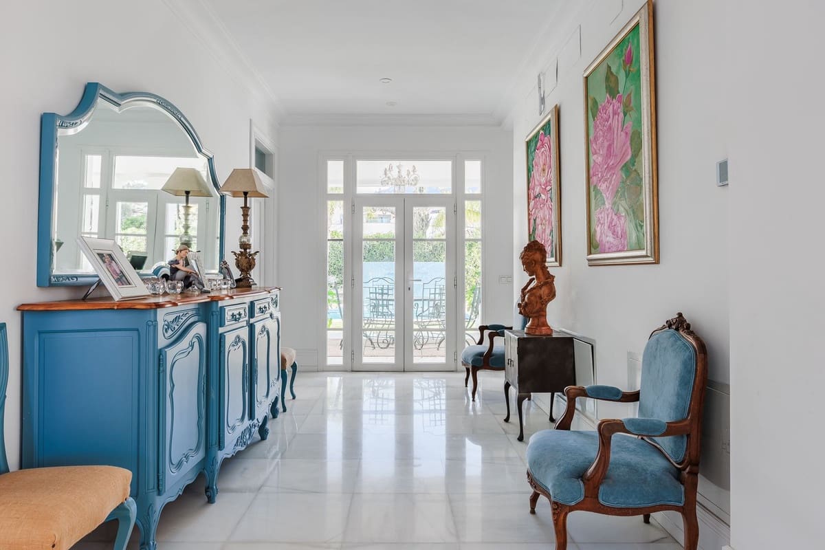 13 soverom Villa til salgs i Marbella med svømmebasseng garasje - € 4 400 000 (Ref: 9976425)