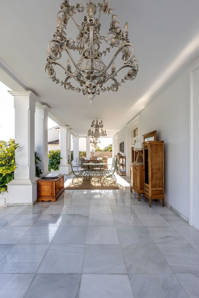 13 soverom Villa til salgs i Marbella med svømmebasseng garasje - € 4 400 000 (Ref: 9976425)