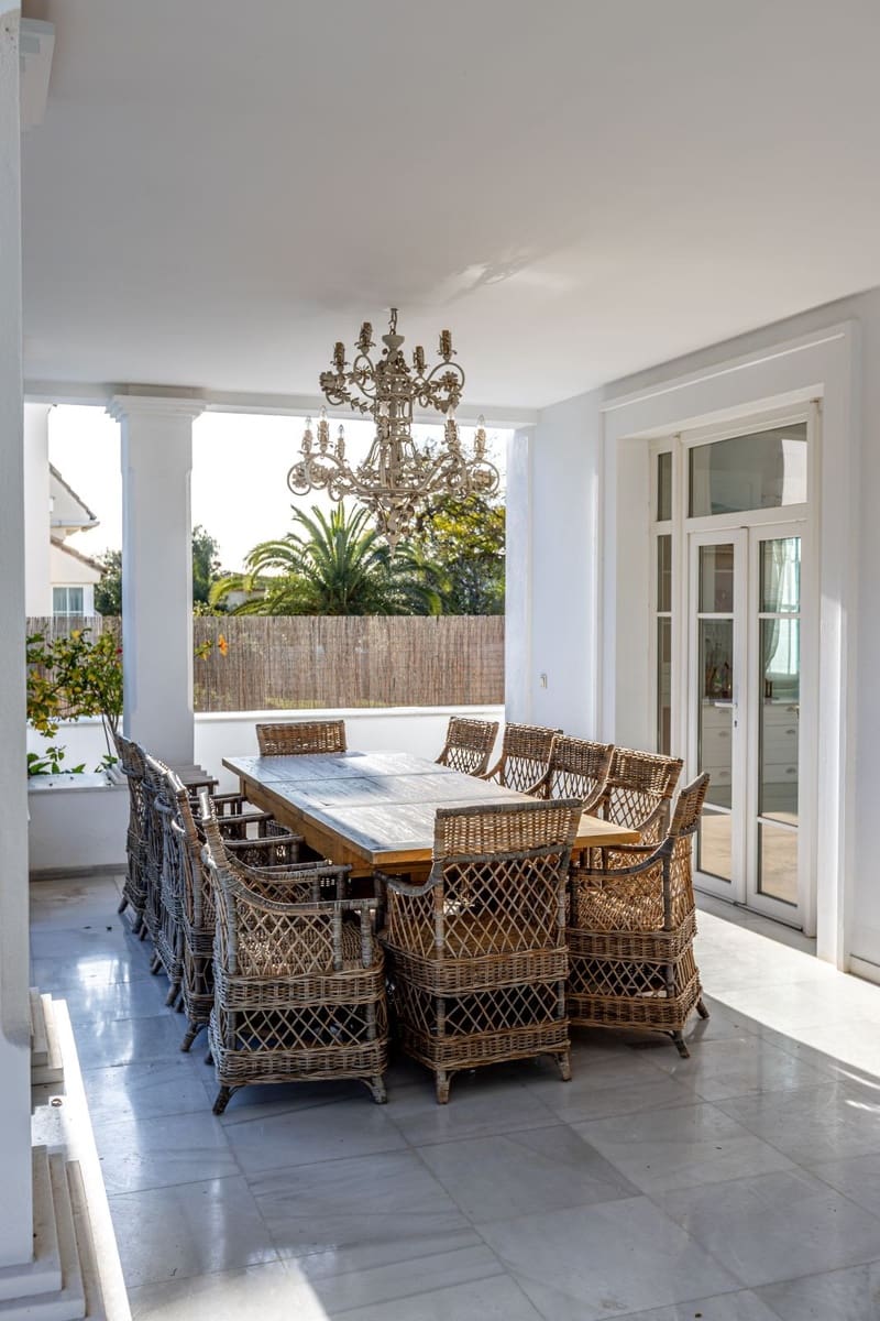 13 soverom Villa til salgs i Marbella med svømmebasseng garasje - € 4 400 000 (Ref: 9976425)