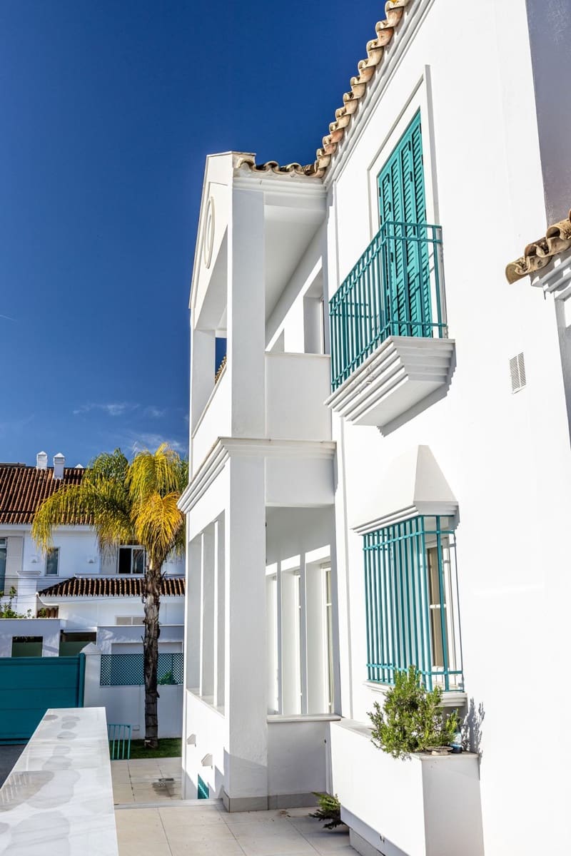13 soverom Villa til salgs i Marbella med svømmebasseng garasje - € 4 400 000 (Ref: 9976425)