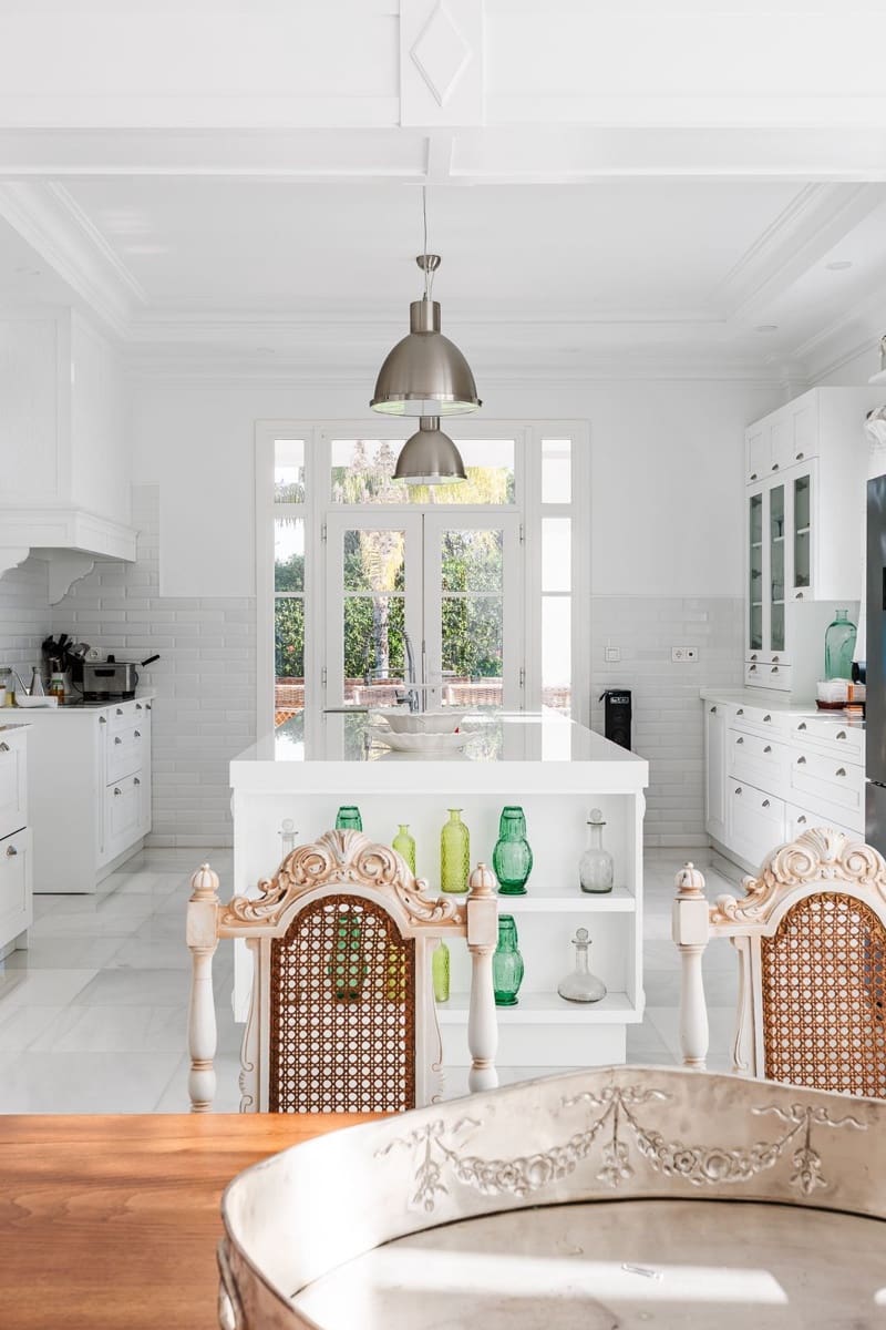 13 soverom Villa til salgs i Marbella med svømmebasseng garasje - € 4 400 000 (Ref: 9976425)