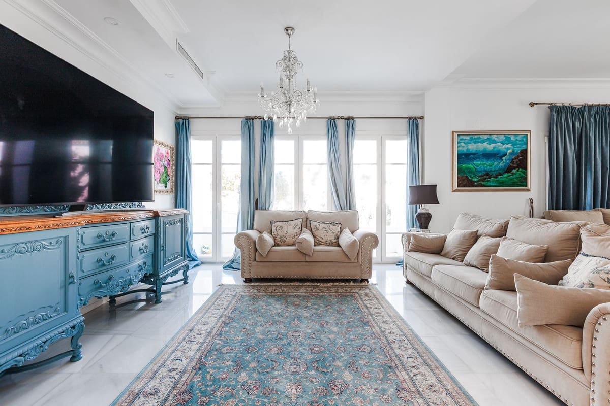13 soverom Villa til salgs i Marbella med svømmebasseng garasje - € 4 400 000 (Ref: 9976425)