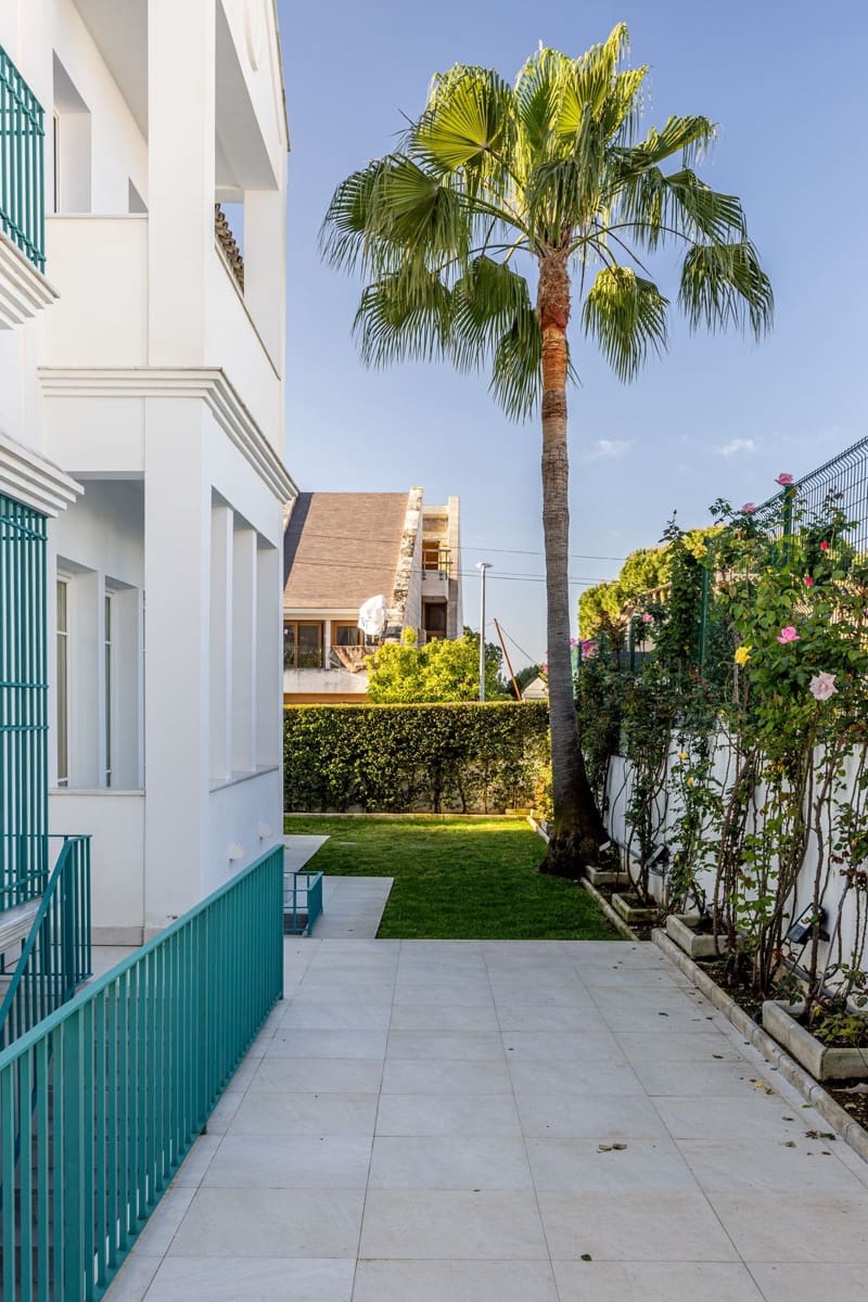 13 soverom Villa til salgs i Marbella med svømmebasseng garasje - € 4 400 000 (Ref: 9976425)