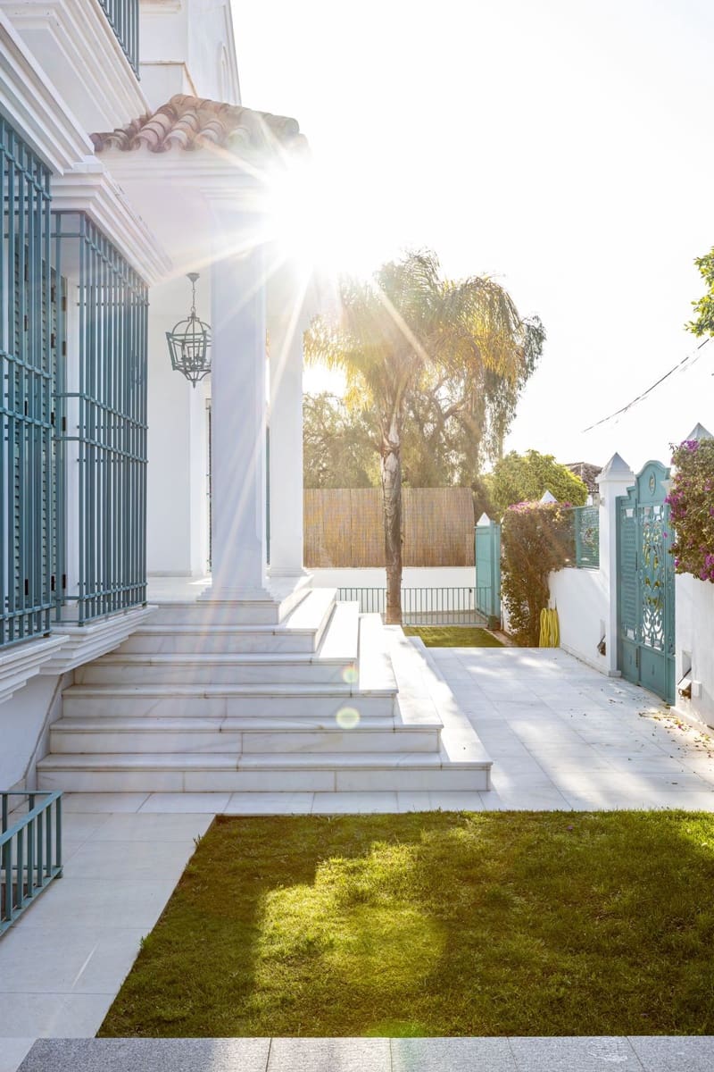 13 soverom Villa til salgs i Marbella med svømmebasseng garasje - € 4 400 000 (Ref: 9976425)