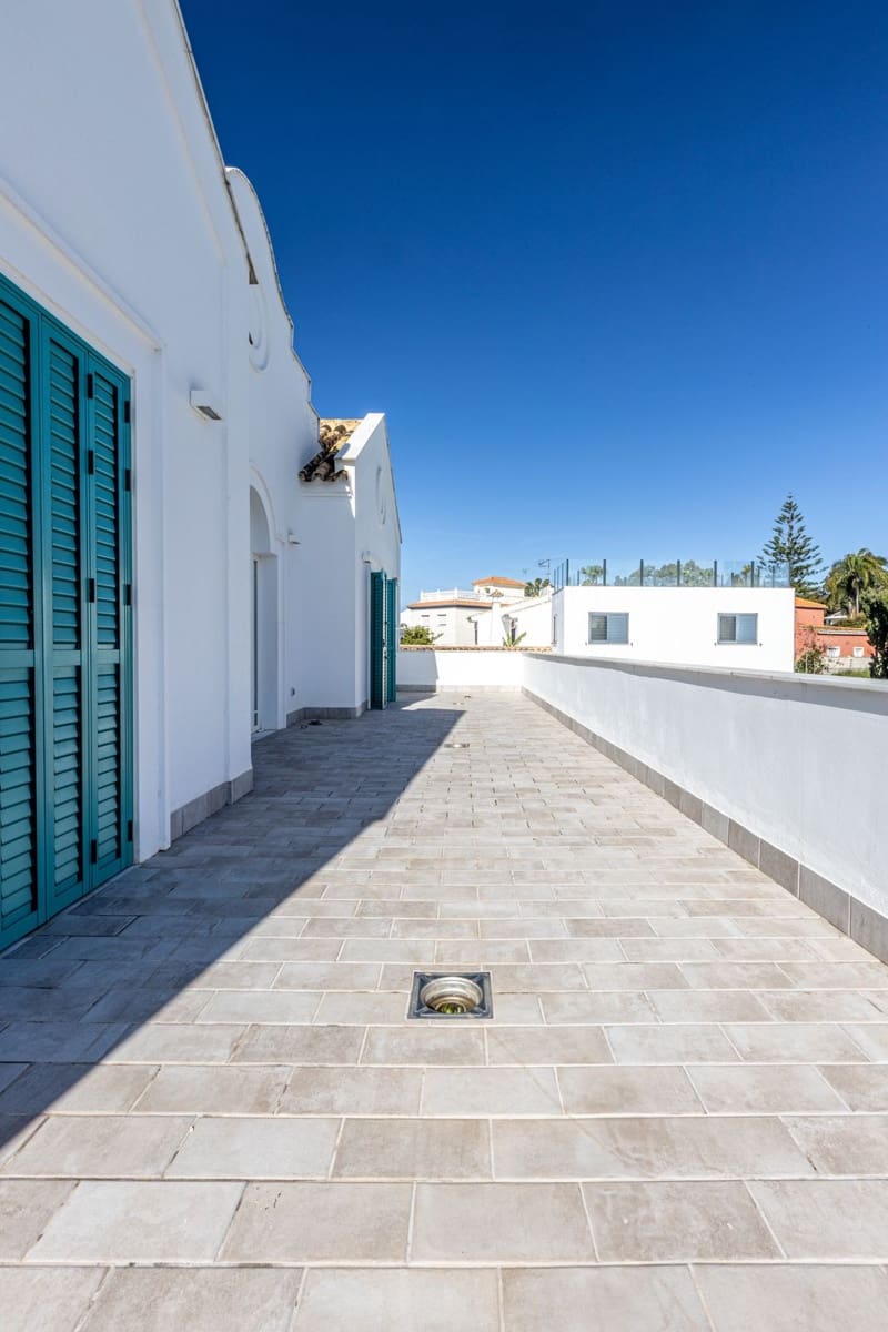 13 soverom Villa til salgs i Marbella med svømmebasseng garasje - € 4 400 000 (Ref: 9976425)