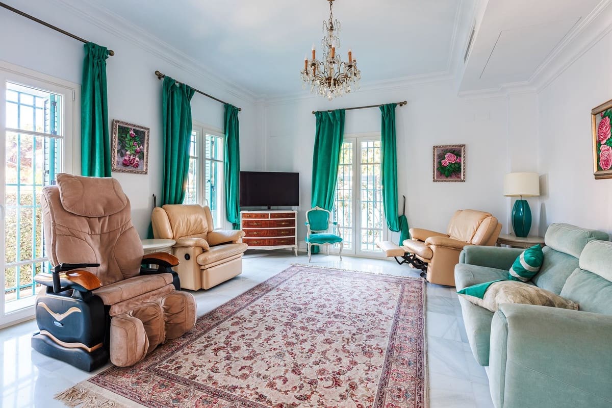 13 soverom Villa til salgs i Marbella med svømmebasseng garasje - € 4 400 000 (Ref: 9976425)