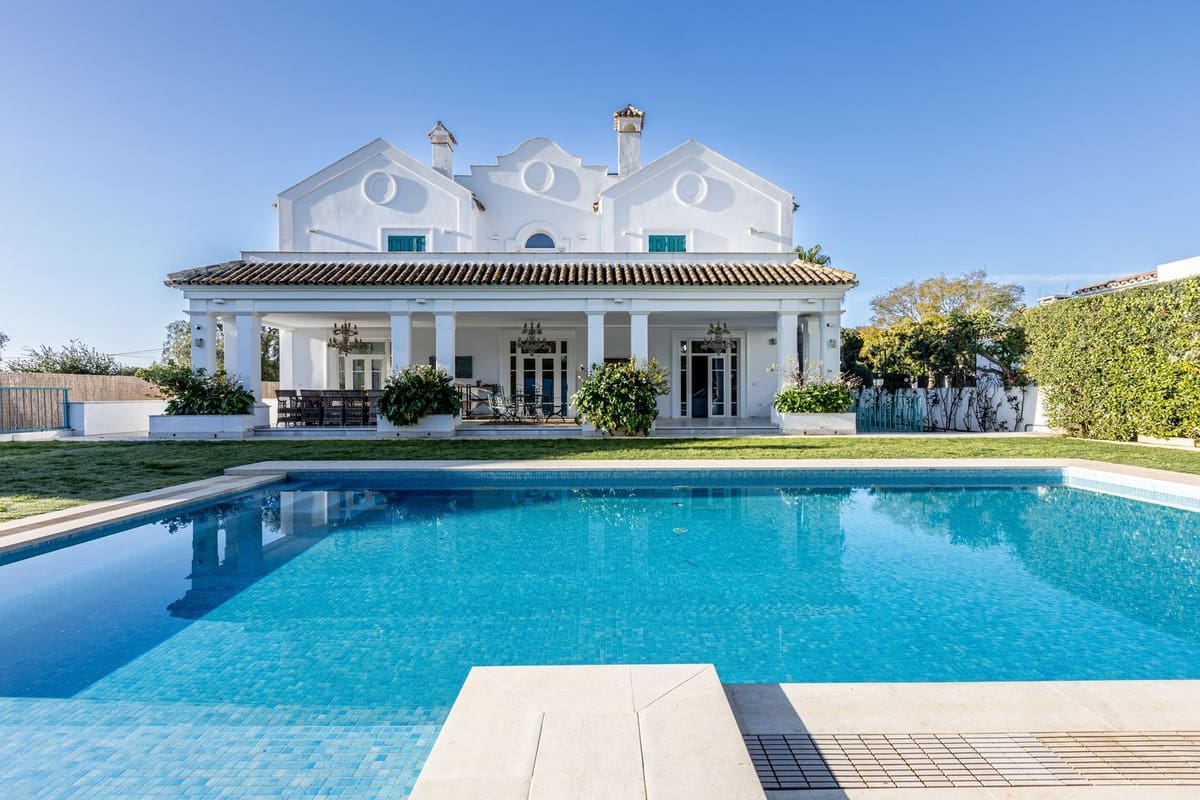 13 soverom Villa til salgs i Marbella med svømmebasseng garasje - € 4 400 000 (Ref: 9976425)