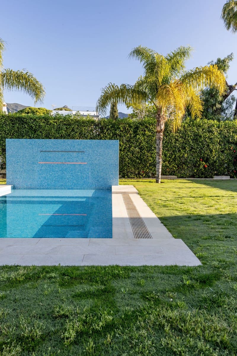 13 soverom Villa til salgs i Marbella med svømmebasseng garasje - € 4 400 000 (Ref: 9976425)