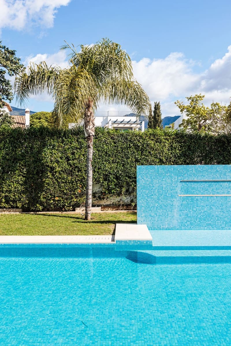 13 soverom Villa til salgs i Marbella med svømmebasseng garasje - € 4 400 000 (Ref: 9976425)