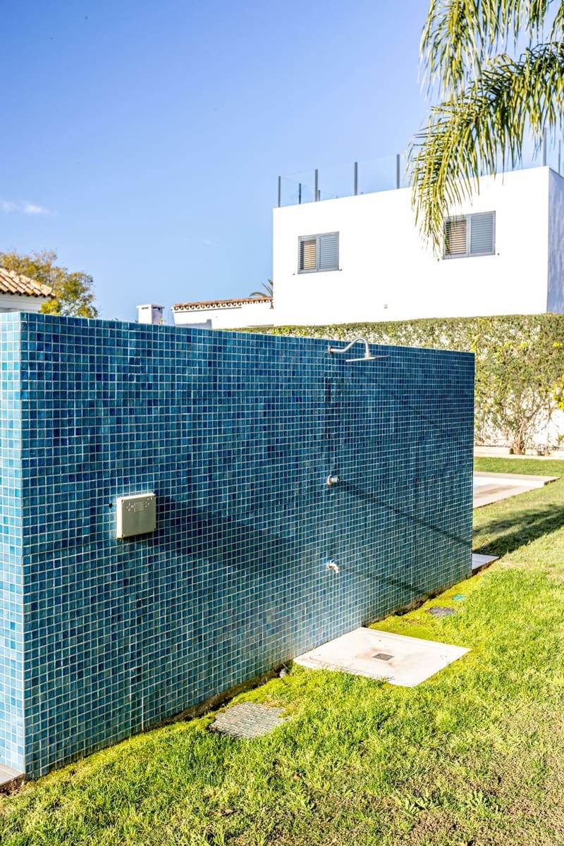 13 soverom Villa til salgs i Marbella med svømmebasseng garasje - € 4 400 000 (Ref: 9976425)