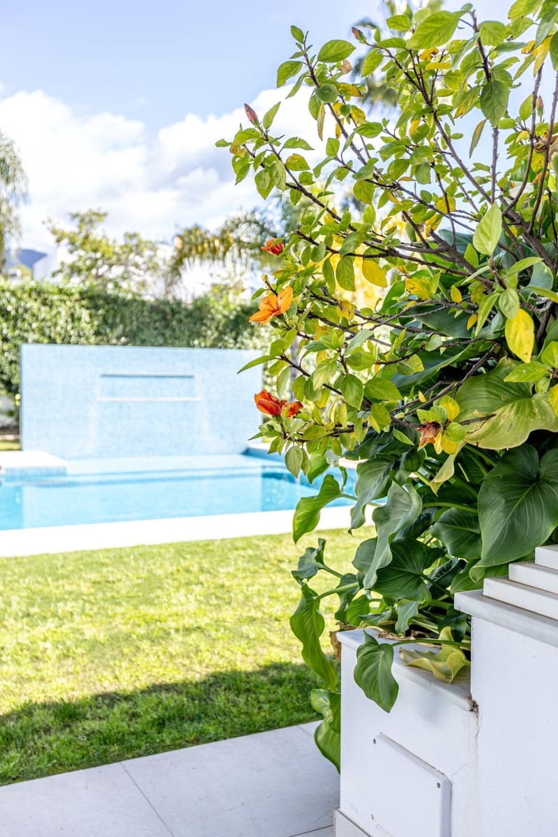 13 soverom Villa til salgs i Marbella med svømmebasseng garasje - € 4 400 000 (Ref: 9976425)