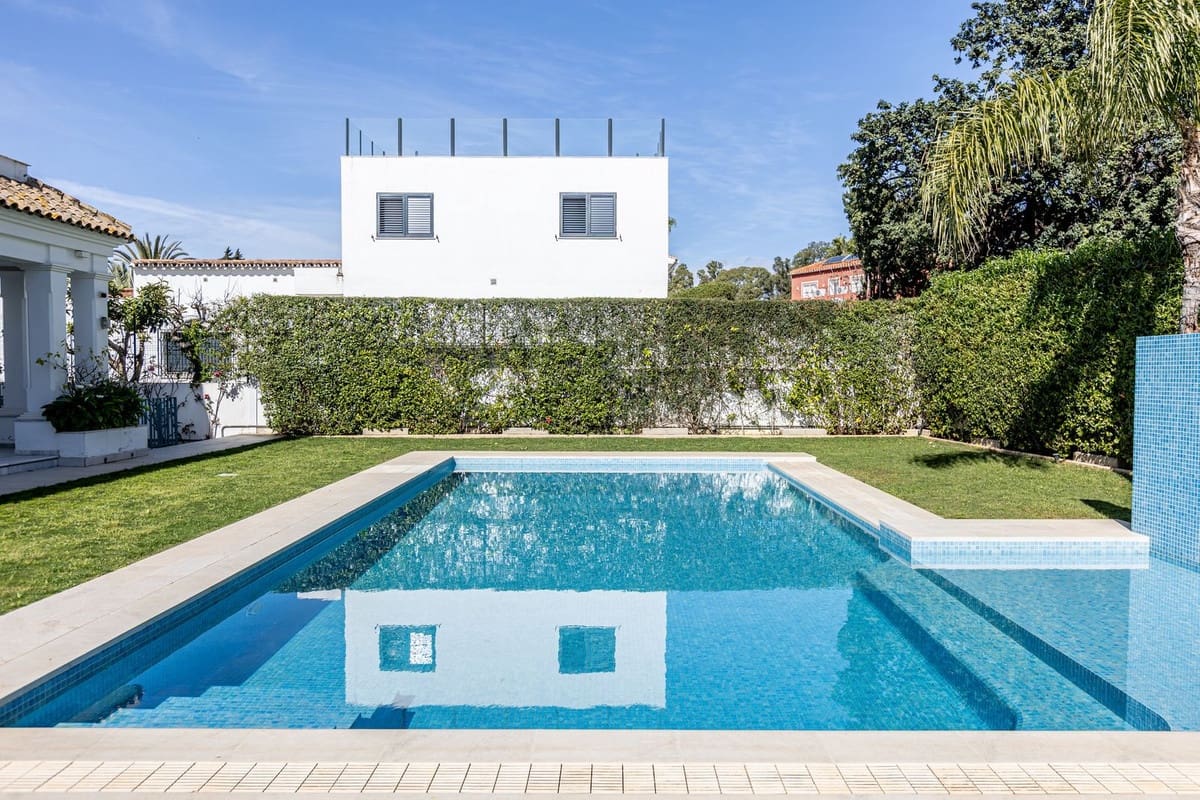 13 soverom Villa til salgs i Marbella med svømmebasseng garasje - € 4 400 000 (Ref: 9976425)