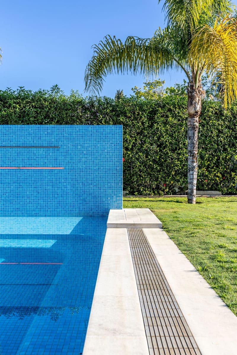 13 soverom Villa til salgs i Marbella med svømmebasseng garasje - € 4 400 000 (Ref: 9976425)