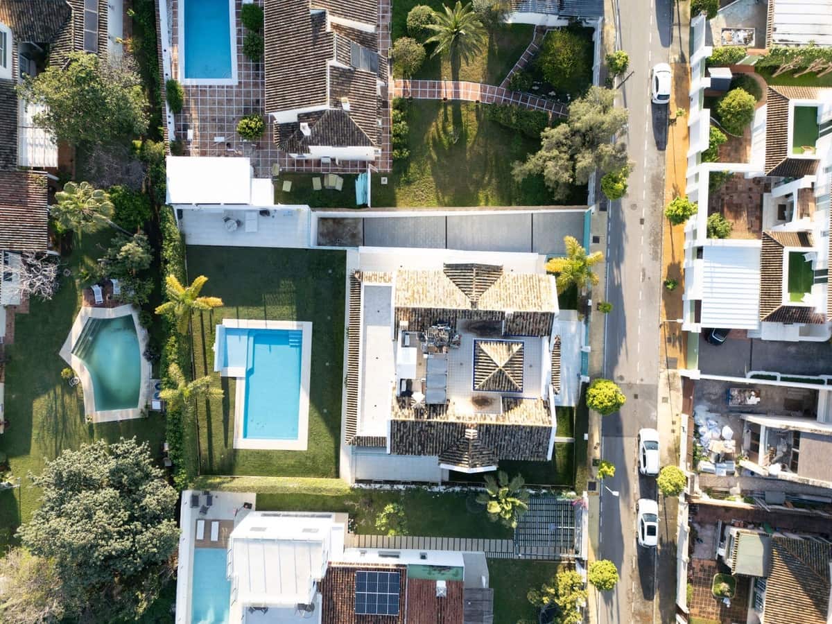 13 soverom Villa til salgs i Marbella med svømmebasseng garasje - € 4 400 000 (Ref: 9976425)